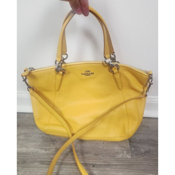 Coach Kelsey Satchel/Crossbody In Pebbled Leather Silver Canary - Picture 1 of 13